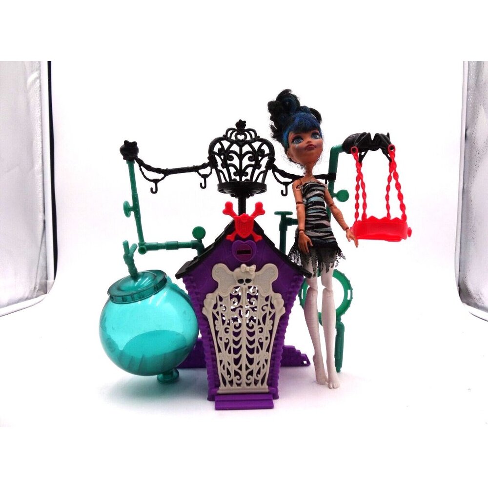 Monster High Pet Secret Creepers Crypt Crescent Magic Playset Inc‎ an Cat Doll